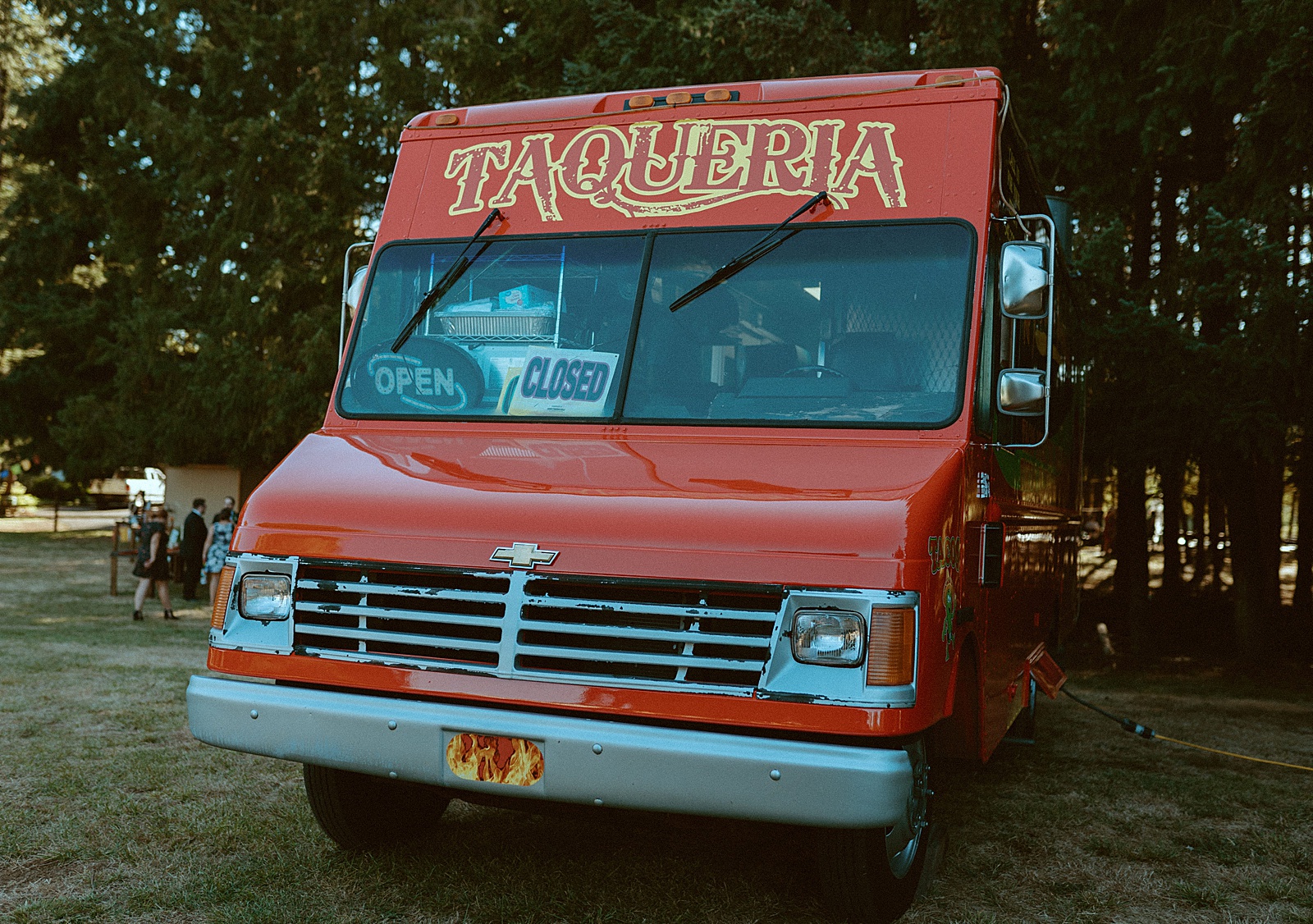 Taqueria taco truck at Oregon wedding by Danielle Johnson Photography