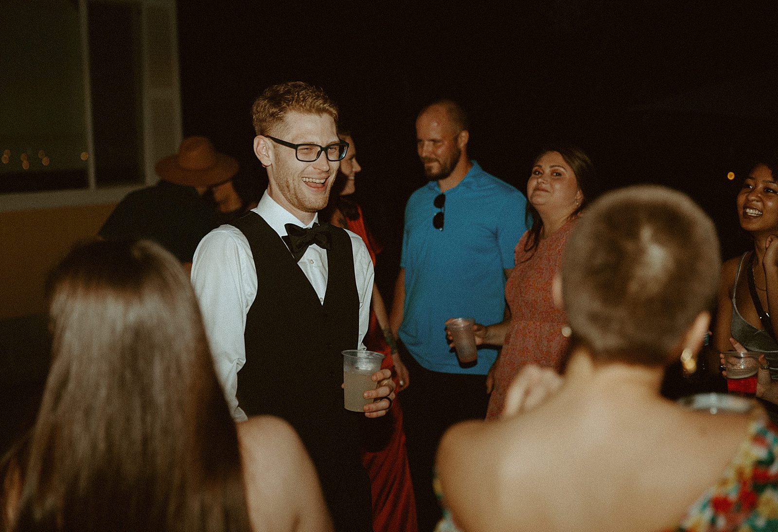 guests dancing at Oregon wedding captured by Danielle Johnson Photography